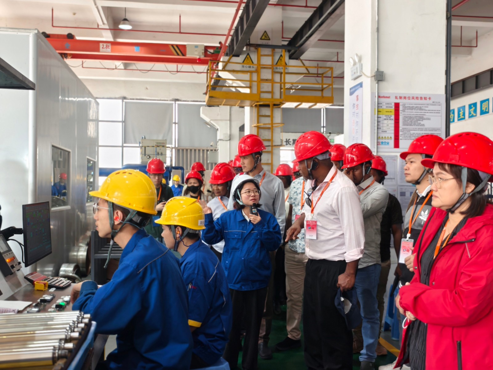 “发展中国度落实2030可持续发展议程研修班——清洁能源专题”一行到优游国际官网科技公司参观(1).jpg